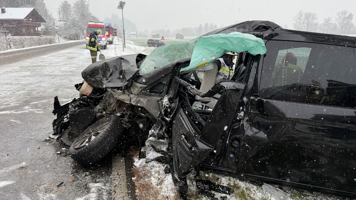 Beim Unfall in Münster wurde ein Taxi (Bild) und ein Lkw schwer beschädigt. Beide Lenker ...