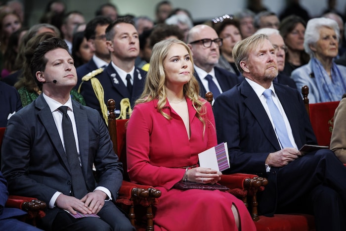 König Willem-Alexander und Prinzessin Amalia bei der Gedenkfeier in der Grote Kerk in Den Haag.