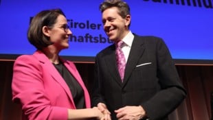 Harald Mahrer war einer der ersten Gratulanten, nachdem Barbara Thaler die Wahl um die WB-Spitze ...