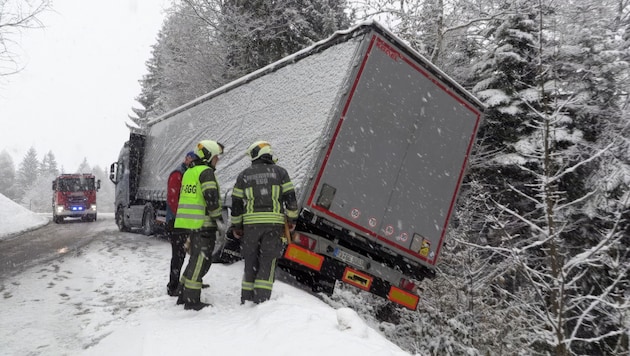 Der Lkw musste gesichert werden.