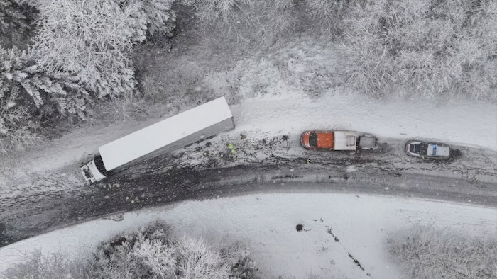 Hängengebliebener Lkw in Lingenau.