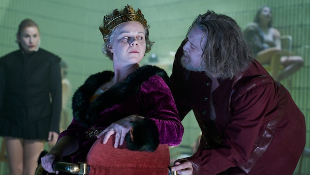 Nicholas Ofczarek (re.) spielt die Titelpartie von Shakespeares „Richard III“, Schauspielerin ...