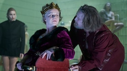 Nicholas Ofczarek (re.) spielt die Titelpartie von Shakespeares „Richard III“, Schauspielerin ...