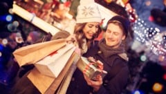 Die optimale Zeit, um Geschenke zu kaufen, dürfte der November sein. Dieser fühlt sich fast wie ...