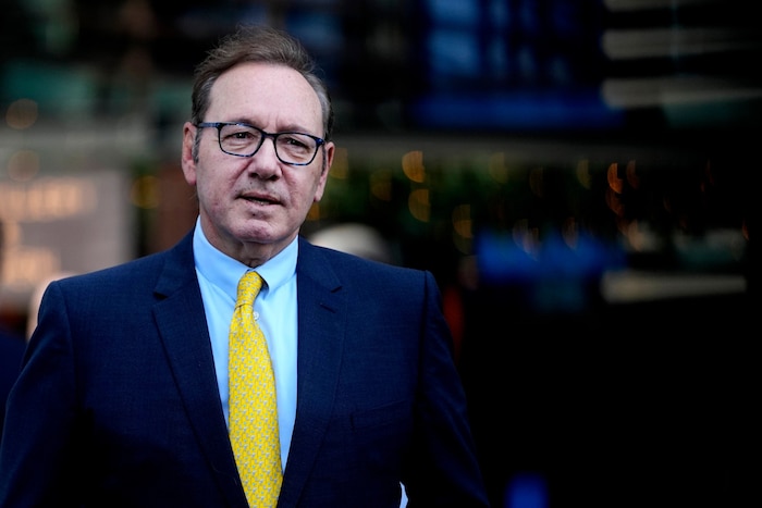 Kevin Spacey braucht dringend Aufträge – wo es Jobs gibt, dort geht er hin.