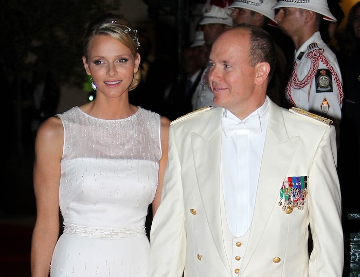 Beim Hochzeitsempfang zeigte sie sich zum ersten und bis heute letzten Mal mit dem wunderschönen ...