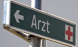 Wer den Weg zum Arzt auf sich nehmen muss, hat zum Teil mit monatelangen Wartezeiten zu rechnen. ...