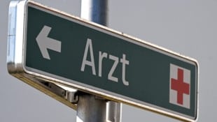 Wer den Weg zum Arzt auf sich nehmen muss, hat zum Teil mit monatelangen Wartezeiten zu rechnen. ...