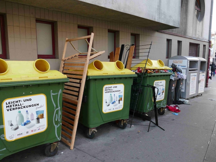 Regelmäßig wird bei den städtischen Müllinseln auch Sperrmüll abgestellt, der eigentlich auf den ...