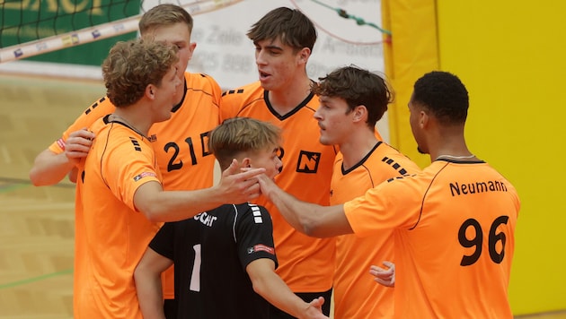 Amstettens Volleyballer im Dauerjubel.