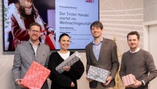 Spartenobmann Roman Eberharter, Verena Wieser (Papier- &amp; Spielwaren), Wolfgang Ziniel (KMU ...