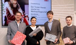 Spartenobmann Roman Eberharter, Verena Wieser (Papier- &amp; Spielwaren), Wolfgang Ziniel (KMU ...