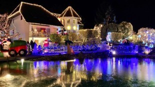 Von 22.11. bis 6.1. kann man in Bad Tatzmannsdorf das Weihnachtshaus von Familie Gollnhuber ...