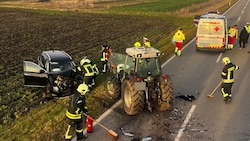 Mit dem Traktor donnerte ein alkoholisierter Fahrer (46) frontal gegen ein Auto. 
