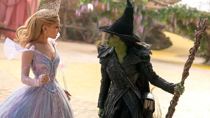 Ariana Grande (Glinda) und Cynthia Erivo (Elphaba) in der Fortsetzung von „Wicked“.