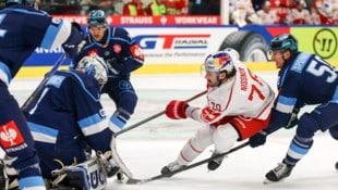 Benjamin Nissner (M.) steht vor seiner 500. Ligapartie.