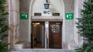 Frauen müssen immer bezahlen, während Männer ihr „Geschäft“ teils kostenlos erledigen können. 