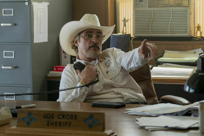 Joaquin Phoenix in der Rolle von Sheriff Cross.