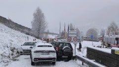 Bei der Ortseinfahrt rutschten die Autos ineinander