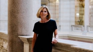 Beate Maly  lässt in „Mord im Planetarium“  Ernestine und Anton zum zehnten Mal ermitteln. Und ...