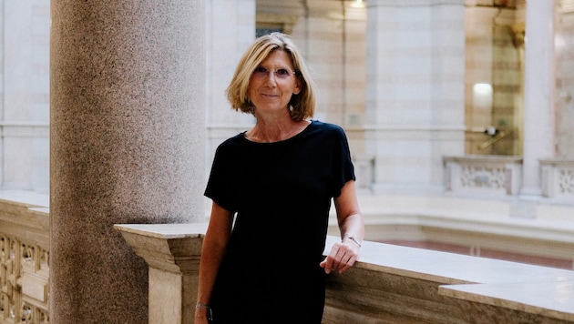 Beate Maly lässt in „Mord im Planetarium“ Ernestine und Anton zum zehnten Mal ermitteln. Und ...