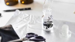 Die Kleidungsstücke wurden in einem unabhängigen Labor auf Chemikalien untersucht.