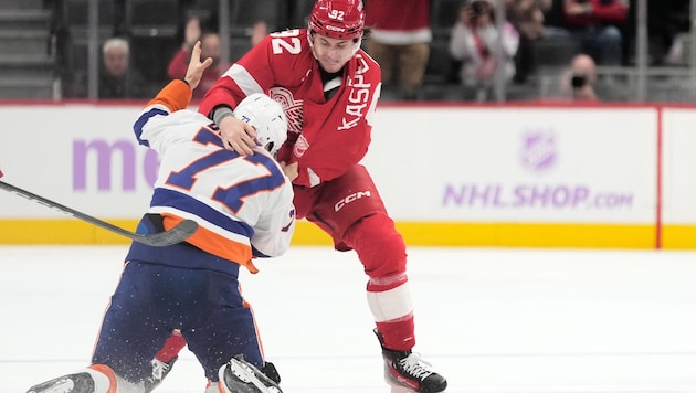 Marco Kasper (re.) geriet mit Tony DeAngelo aneinander.