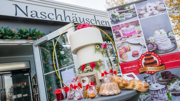 Torten und andere Mehlspeisen gibt es im neuen „Nasch- häuschen“ am Parkplatz der Jetmarine in ...