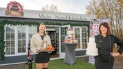 Petra Jaritz (rechts) bringt nicht nur ihre Backwaren nach Ferlach, sondern auch Produkte von ...