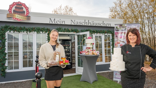Petra Jaritz (rechts) bringt nicht nur ihre Backwaren nach Ferlach, sondern auch Produkte von ...