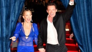 Kate Hudson und Hugh Jackman bei der Premiere ihres Films „Song Sung Blue“ in Berlin. Später ...