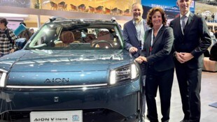 Magna-Manager Kurt Bachmaier, ACstyria-Geschäftsführerin Christa Zengerer und ...