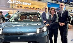 Magna-Manager Kurt Bachmaier, ACstyria-Geschäftsführerin Christa Zengerer und ...