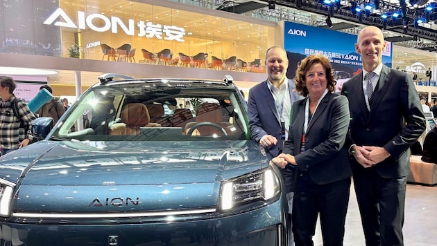 Magna-Manager Kurt Bachmaier, ACstyria-Geschäftsführerin Christa Zengerer und ...