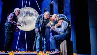 „Ein Sommernachtstraum“ im Theater in der Josefstadt: Wolfgang Hübsch (Squenz), Robert Meyer ...