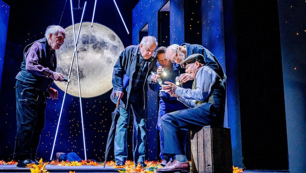 „Ein Sommernachtstraum“ im Theater in der Josefstadt: Wolfgang Hübsch (Squenz), Robert Meyer ...