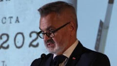 Krzysztof Krajewski (62) wurde in St. Petersburg von einem Mob angegriffen.