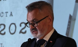 Krzysztof Krajewski (62) wurde in St. Petersburg von einem Mob angegriffen.
