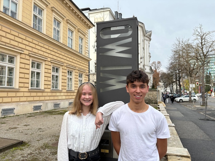 Konstantin Lin-Kraiger und Katharina Müller gehen in die einjährige Wirtschaftsschule der WI‘MO.