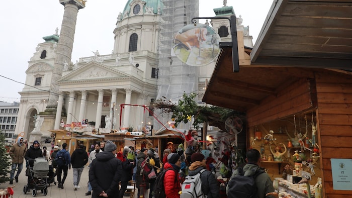 Schon seit 1994 verwandelt sich der Karlsplatz im Advent zum Weihnachtsdorf.