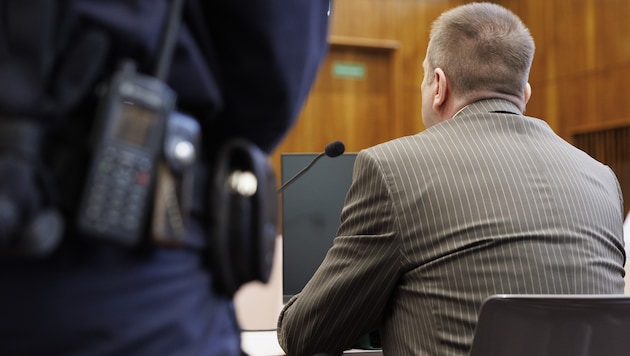 Ende April wurde Robert L. von den Geschworenen schuldig gesprochen und zu lebenslanger Haft ...