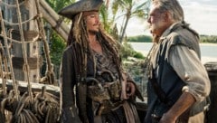 Johnny Depp mit Kevin McNally in dem Mega-Blockbuster „Fluch der Karibik“