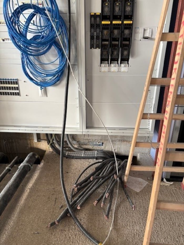 Kupferkabel wurden gestohlen, andere mutwillig beschädigt.