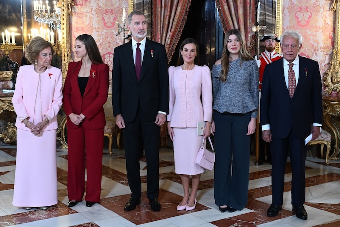 Königin Sofia und Königin Letizia in kompletter Eintracht, was das Outfit angeht.