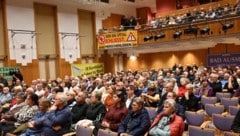 400 Bürger begaben sich ins Kurhaus.