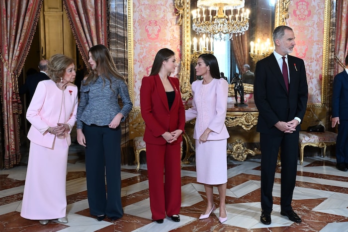 Altkönigin Sofia mit Enkelin Prinzessin Sofia, Kronprinzessin Leonor und Königin Letizia sowie ...