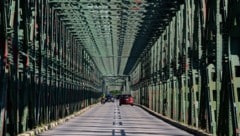 Ein markantes Wahrzeichen ist die Donaubrücke bei Mautern. Doch die marode Konstruktion muss ...