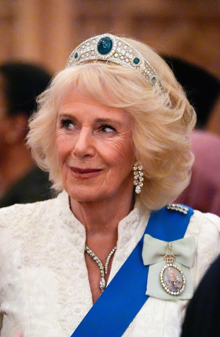 Königin Camilla funkelte mit Tiara, Halskette und dem Royal Family Order of King Charles III.