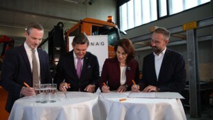 Asfinag-Vorstand Hartwig Hufnagl, Verkehrsminister Peter Hanke, Landeshauptfrau Karoline ...