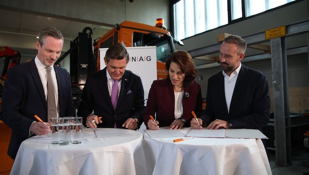 Asfinag-Vorstand Hartwig Hufnagl, Verkehrsminister Peter Hanke, Landeshauptfrau Karoline ...